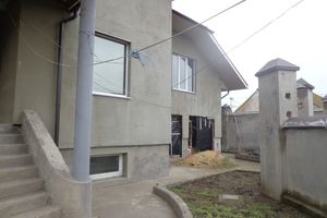 Продается дом на 2 этажа 373 кв. м с верандой