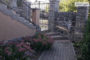 Продається одноповерховий будинок 220 кв. м з мансардою