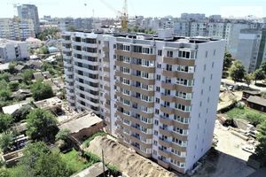 Продається 2-кімнатна квартира 69.95 кв. м у Чернігові
