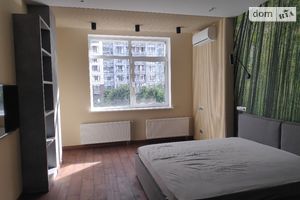 Продается 3-комнатная квартира 130 кв. м в Киеве