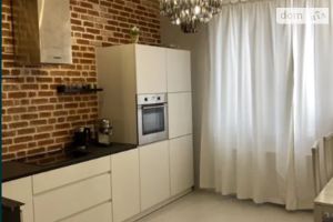 Продається 2-кімнатна квартира 76 кв. м у Одесі