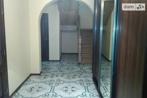 Сдается в аренду 4-комнатная квартира 138 кв. м в Львове