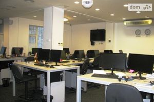 Продається об'єкт сфери послуг 340 кв. м в 8-поверховій будівлі