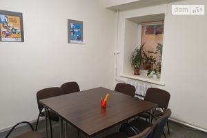 Продається офіс 230.6 кв. м в бізнес-центрі