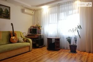 Продається 3-кімнатна квартира 86.3 кв. м у Тернополі