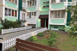 Продается 2-комнатная квартира 68 кв. м в Чернигове