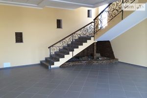 Здається в оренду офіс 153 кв. м в адміністративній будівлі