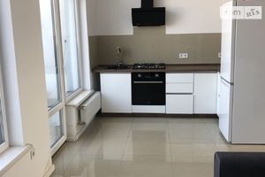Сдается в аренду 4-комнатная квартира 135 кв. м в Львове