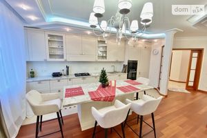 Продается 4-комнатная квартира 160 кв. м в Киеве