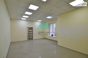 Сдается в аренду помещения свободного назначения 71.5 кв. м в 10-этажном здании