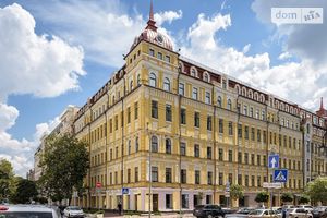 Сдается в аренду офис 450 кв. м в торгово-офисном центре