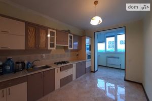 Продается 2-комнатная квартира 63 кв. м в Ивано-Франковске