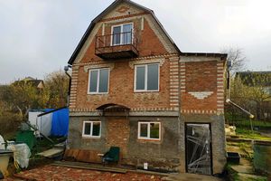 Продается дом на 3 этажа 90 кв. м с садом