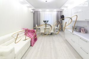 Сдается в аренду 1-комнатная квартира 54.7 кв. м в Киеве