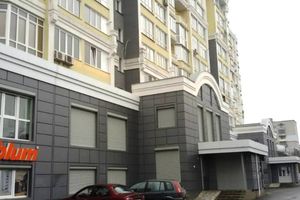 Сдается в аренду нежилое помещение в жилом доме 231.4 кв. м в 10-этажном здании