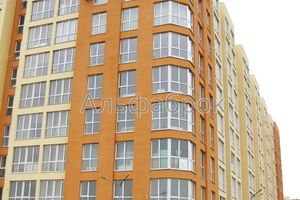 Продається офіс 74 кв. м в нежитловому приміщені в житловому будинку