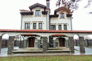 Продается дом на 3 этажа 188 кв. м с террасой