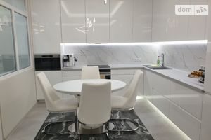 Продается 3-комнатная квартира 115 кв. м в Днепре