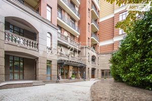 Продається 3-кімнатна квартира 200 кв. м у Києві