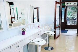 Продается объект сферы услуг 80.2 кв. м в 2-этажном здании