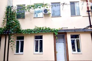 Продається офіс 52 кв. м в нежитловому приміщені в житловому будинку
