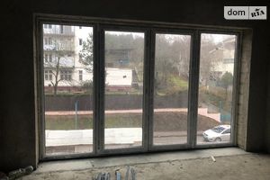 Продается 1-комнатная квартира 42 кв. м в Ужгороде