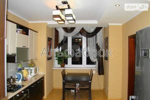 Продается 4-комнатная квартира 132 кв. м в Киеве