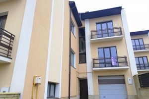 Продается дом на 3 этажа 251 кв. м с верандой