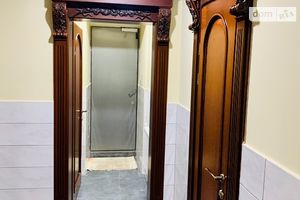 Продається офіс 230 кв. м в нежитловому приміщені в житловому будинку