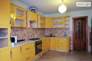 Продается 2-комнатная квартира 66 кв. м в Тернополе