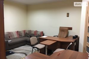 Сдается в аренду офис 40 кв. м в нежилом помещении в жилом доме