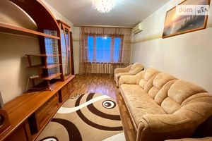 Продается 3-комнатная квартира 70.3 кв. м в Полтаве