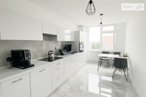Продается 2-комнатная квартира 72 кв. м в Тернополе