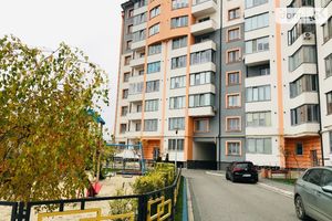 Продается 2-комнатная квартира 68 кв. м в Ивано-Франковске