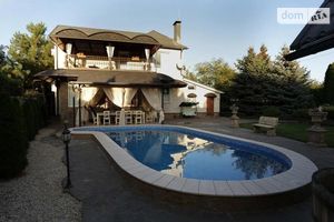 Сдается в аренду дом на 3 этажа 200 кв. м с участком