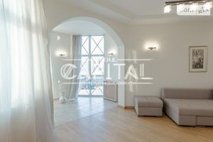 Продается 3-комнатная квартира 216 кв. м в Киеве