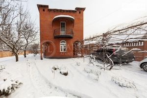 Продается дом на 3 этажа 185 кв. м с балконом