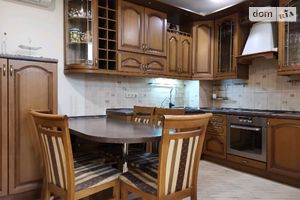 Сдается в аренду 4-комнатная квартира 120 кв. м в Киеве