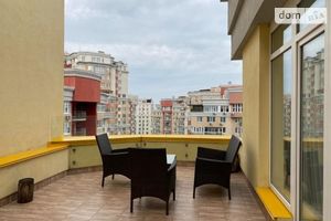 Продается 4-комнатная квартира 158 кв. м в Киеве
