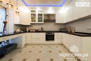 Продается 2-комнатная квартира 60 кв. м в Ужгороде
