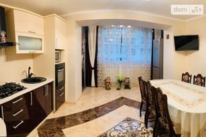 Продается 2-комнатная квартира 68 кв. м в Ивано-Франковске