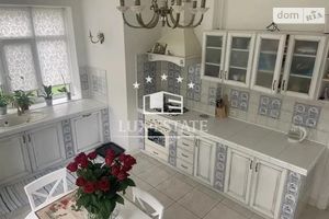 Сдается в аренду дом на 2 этажа 200 кв. м с камином