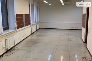Здається в оренду офіс 280 кв. м в нежитловому приміщені в житловому будинку