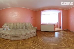Продается 1-комнатная квартира 33 кв. м в Ужгороде