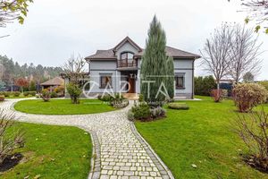 Сдается в аренду дом на 2 этажа 240 кв. м с садом