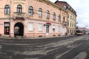 Продается нежилое помещение в жилом доме 80 кв. м в 2-этажном здании