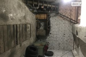 Продається бокс в гаражному комплексі під легкове авто на 36 кв. м