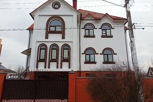 Продается дом на 2 этажа 370 кв. м с мансардой