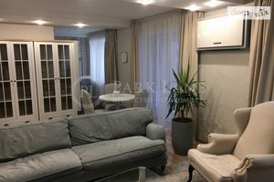 Продается 2-комнатная квартира 62 кв. м в Киеве