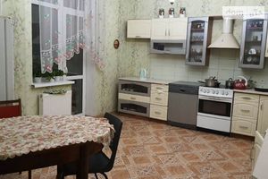Продается 6-комнатная квартира 250 кв. м в Чернигове